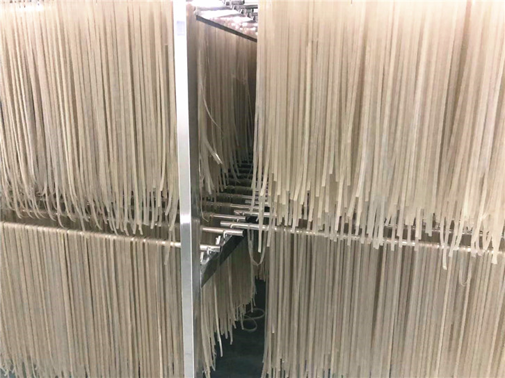 全自動粉絲粉條機生產(chǎn)的粉條